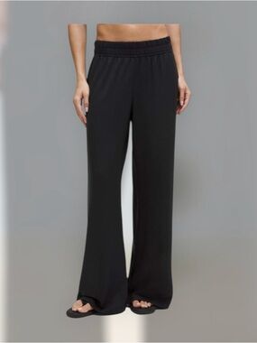 Lululemon BeCalm Mid-Rise Wide-Leg
Pant
Black